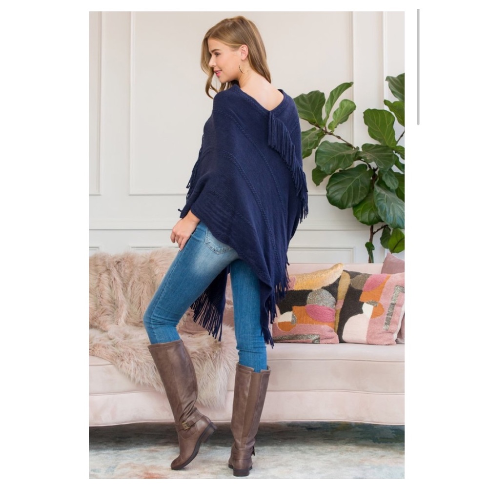 ❤️2 for $40❤️navy soft fringe poncho - Picture 7 of 8